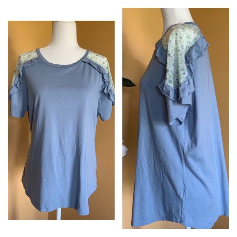 Hannah Casual Lounge Top Baby blue, Floral short sleeve shirt Top Size Large.